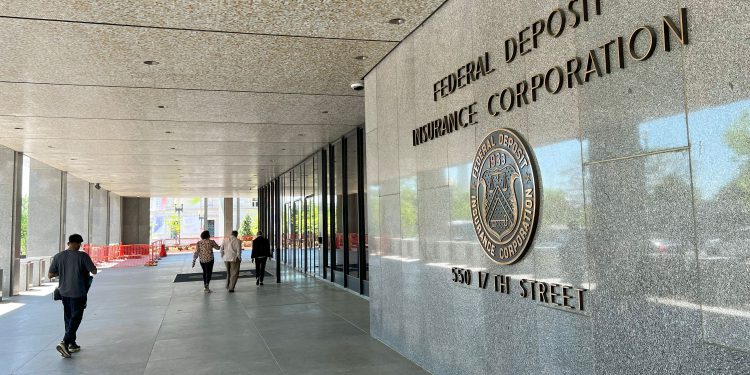 FDIC preokreće američku kripto bankarsku politiku koja je zahtijevala prethodna odobrenja