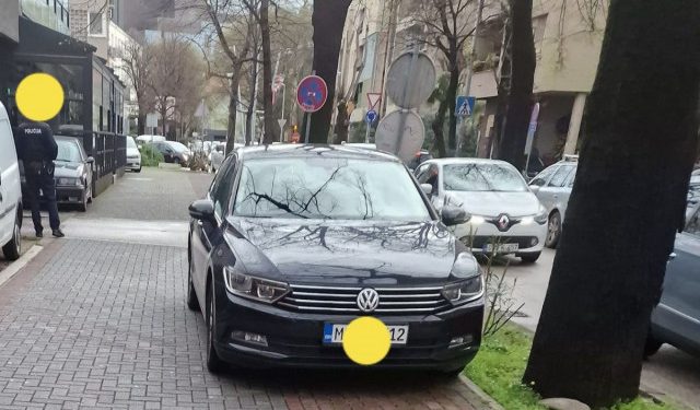 FOTO Nepropisno parkiranje pored Vlade HNŽ, točno pred očima policije