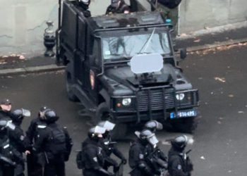 Fotografije dokazuju da je srpska policija imala zvučni top na prosvjedima