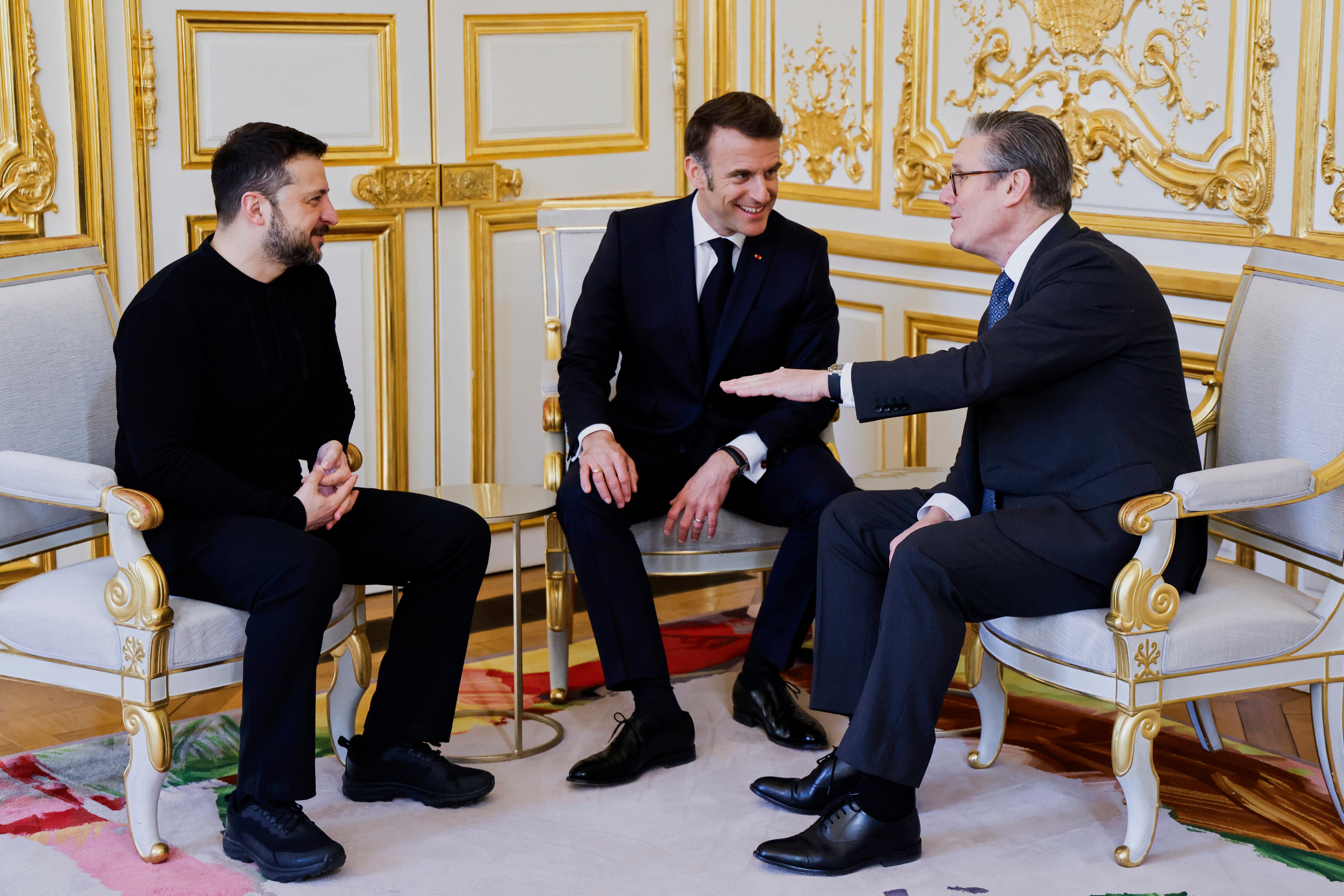 Ukrajinski predsjednik Volodimyr Zelensky, lijevo, francuski predsjednik Emmanuel Macron i britanski premijer Keir Starmer