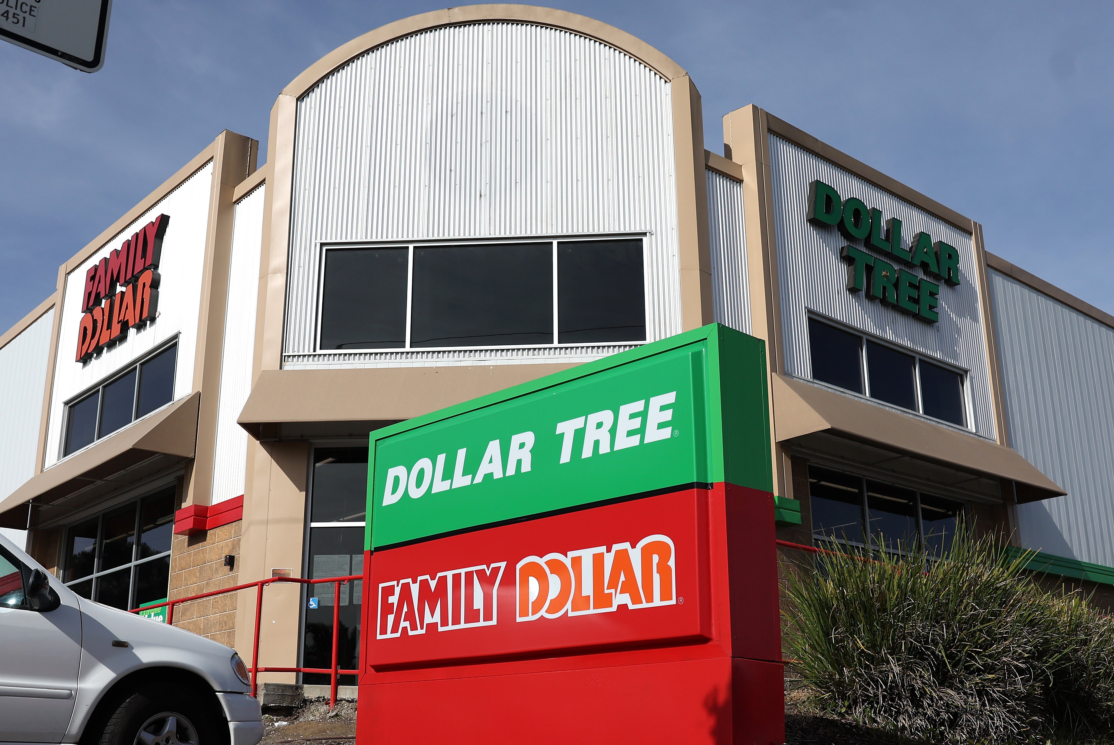 Dollar Tree trebao bi prodati obiteljski dolar za milijardu dolara