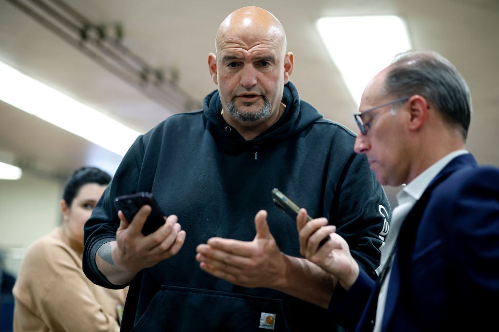 Pennsylvania Senator John Fetterman suočen je s prosvjedima u svojoj matičnoj državi zbog nedostatka javnih događaja i nedavnih glasova o zakonodavstvu pod vodstvom republikanaca