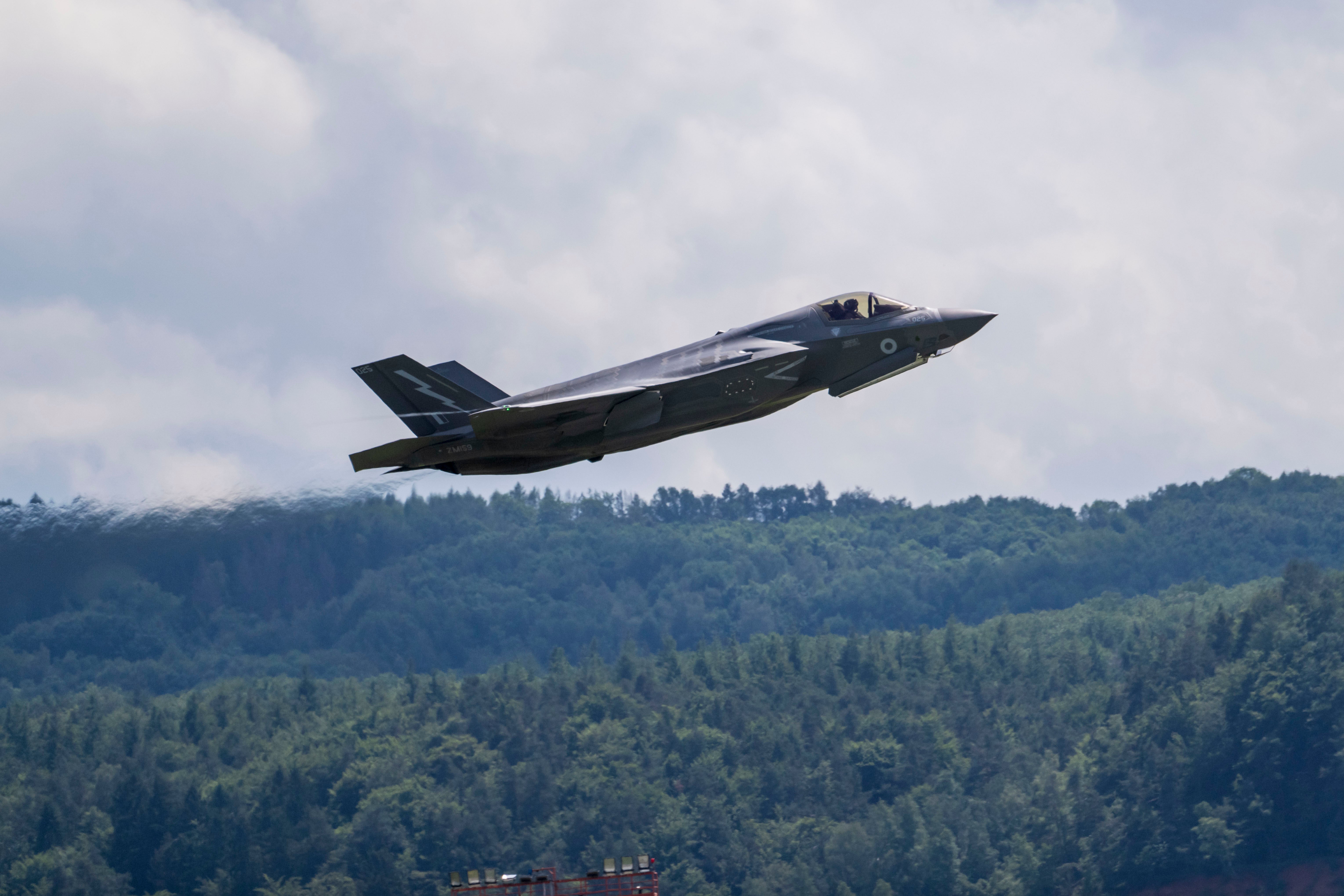 Lockheed Martin F-35 Lightning II Multirole borbeni avion