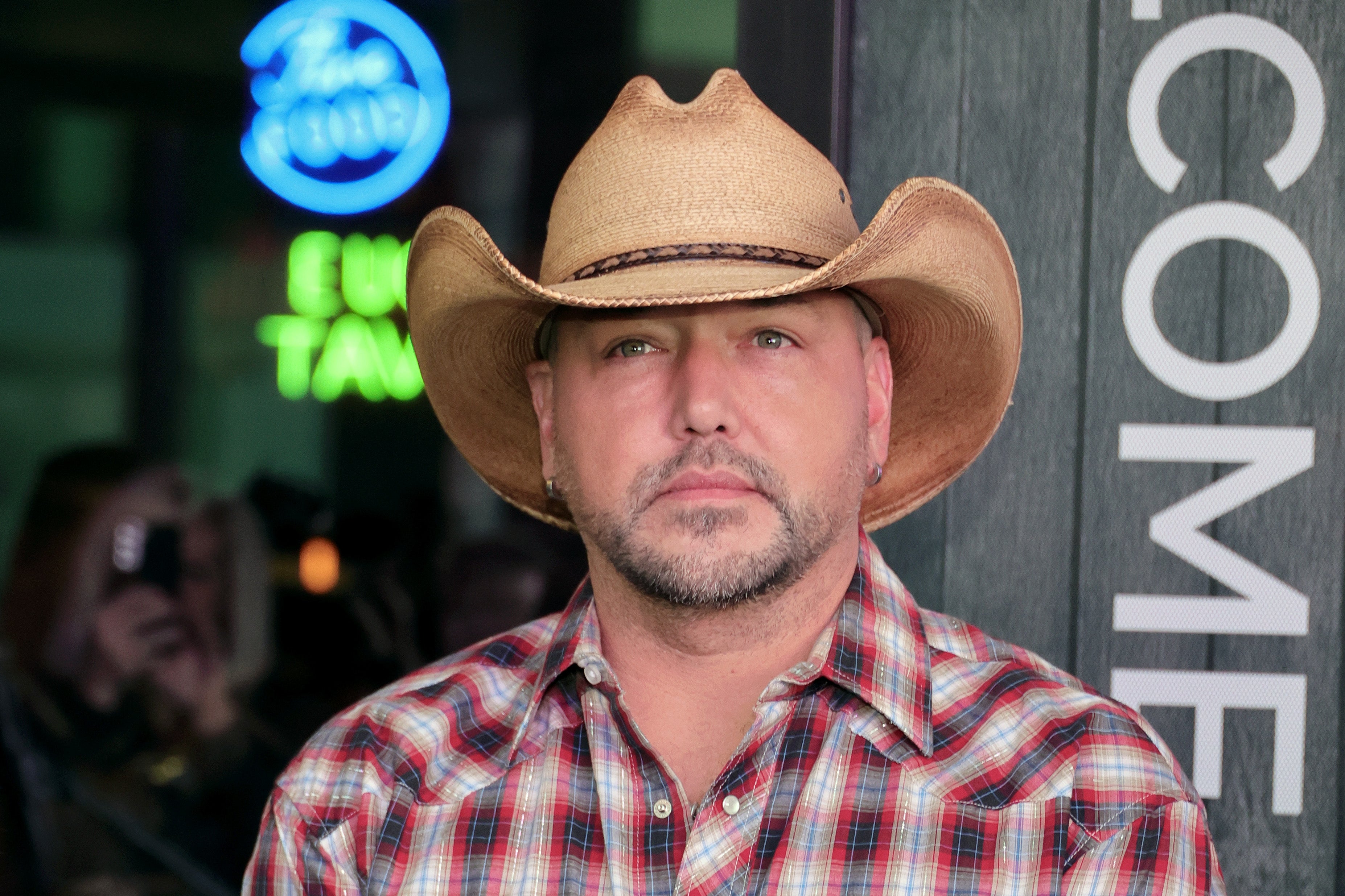 Jason Aldean na otvaranju kuhinje Jason Aldean's Kitchen + bar u Las Vegasu u prosincu 2024