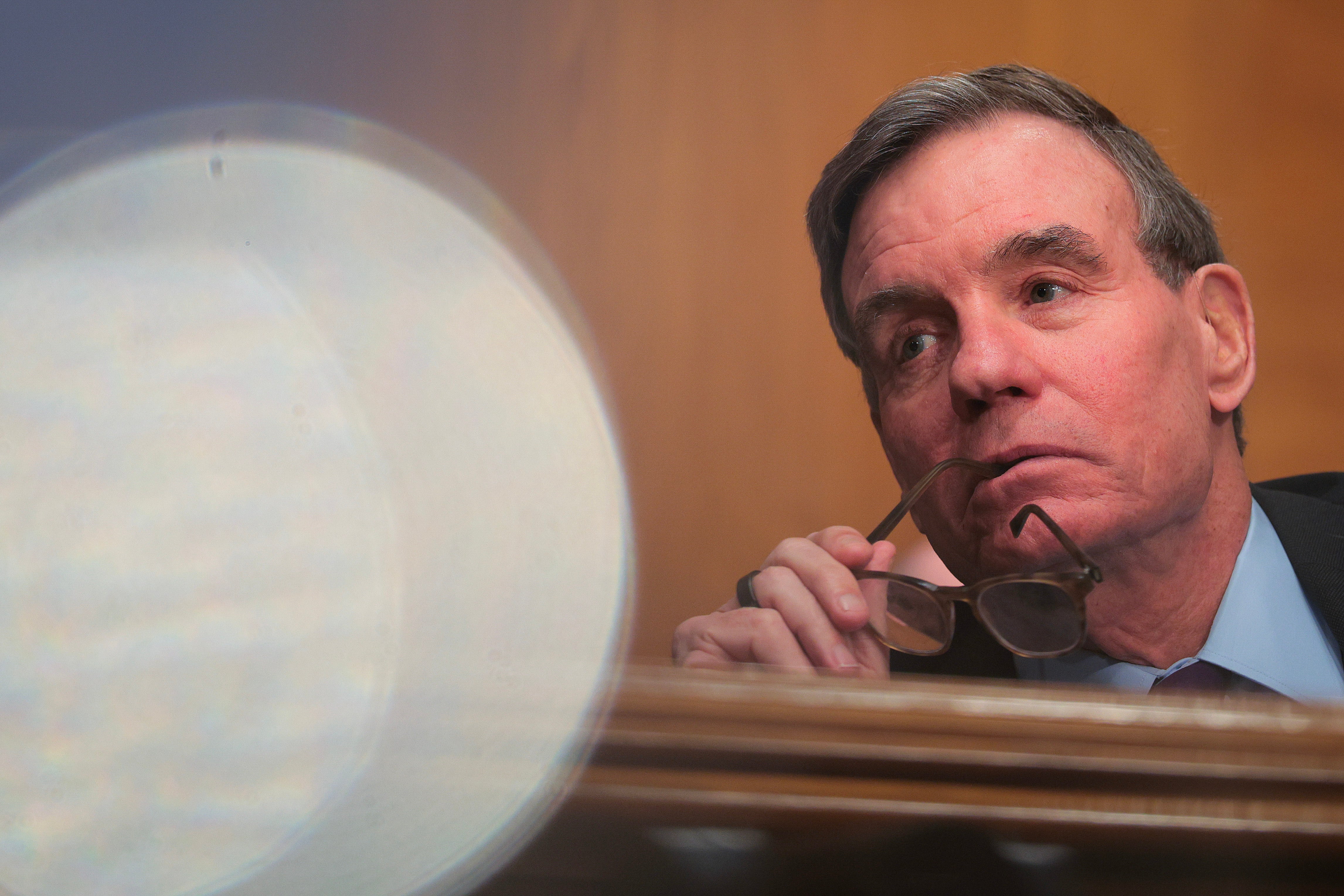 Senator Mark Warner iz Virginije bio je jedan od mnogih demokrata koji su rekli da su birači shvatili razloge koji će se protiviti zakonu o zaustavljanju koji su donijeli republikanci u kući.