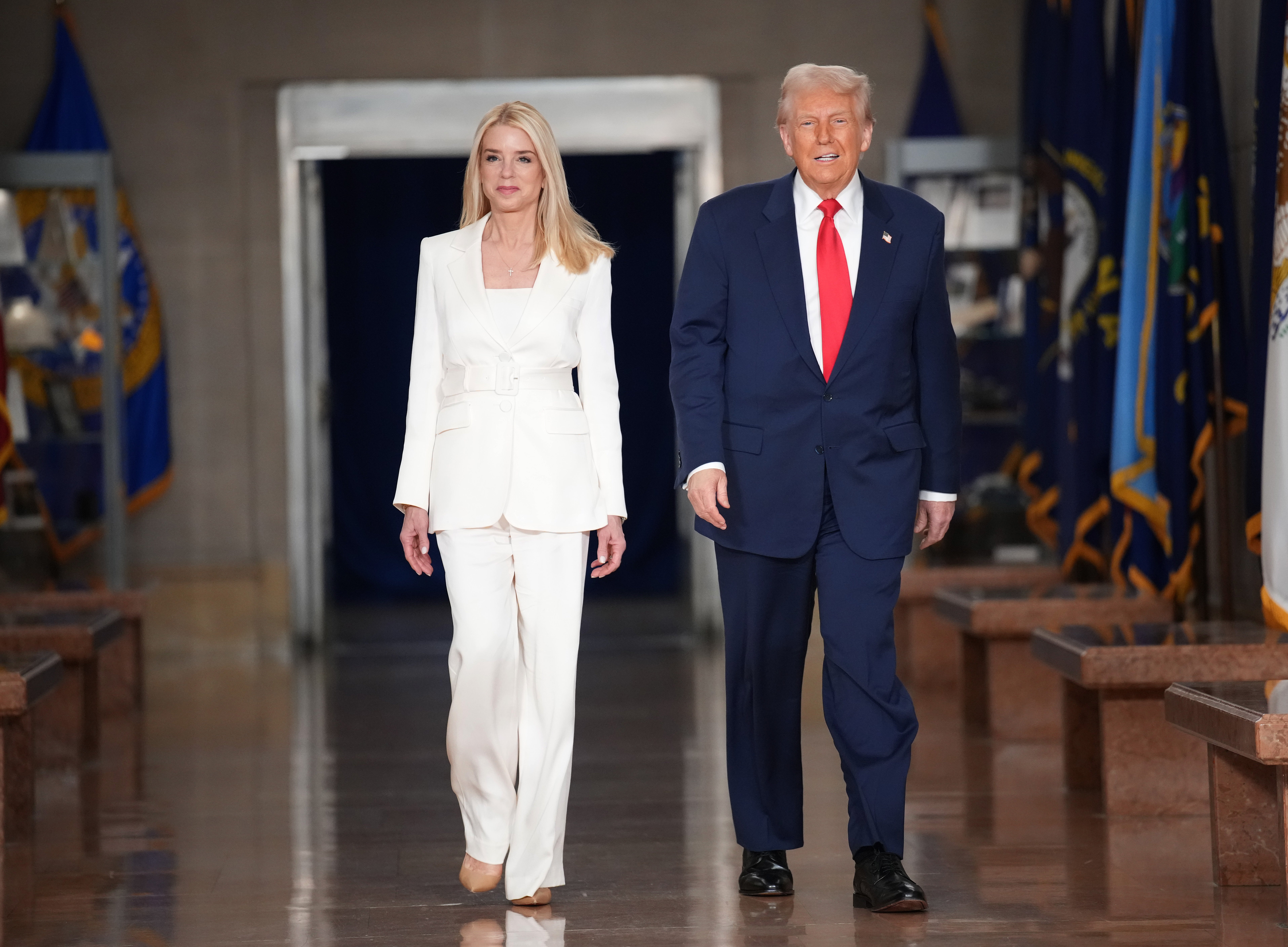 Glavni odvjetnik Pam Bondi pridružio se Donaldu Trumpu u Ministarstvu pravosuđa 14. ožujka radi predsjednikovih primjedbi