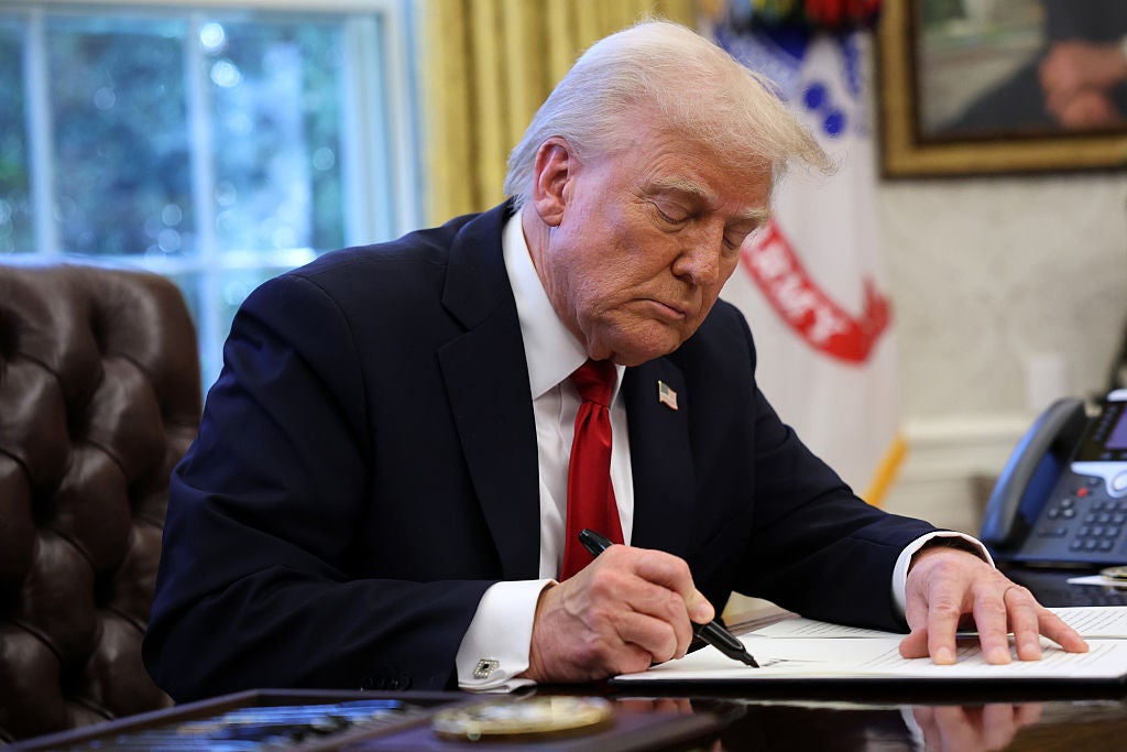 Donald Trump u srijedu je održao događaj u Ovalnom uredu najavljujući nove tarife o uvozu vozila.