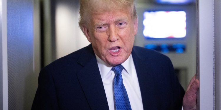Glas Amerike novinari zvuče na “izdaju” nakon što Trump demontira emitera