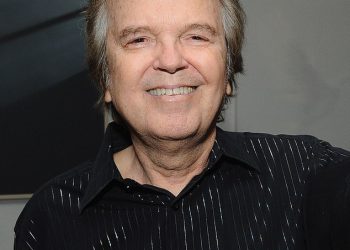 Glazbena legenda Larry Tamblyn umire u dobi od 82 godine dok njegova obitelj odaje počast zvijezdi koja je pronašla slavu u 1960 -ima Band The Standells