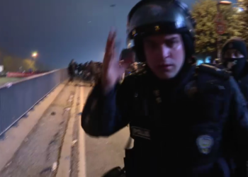 Gledajte kako policija gura RT Reportera tijekom prosvjeda u Istanbulu – RT World News