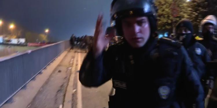 Gledajte kako policija gura RT Reportera tijekom prosvjeda u Istanbulu – RT World News
