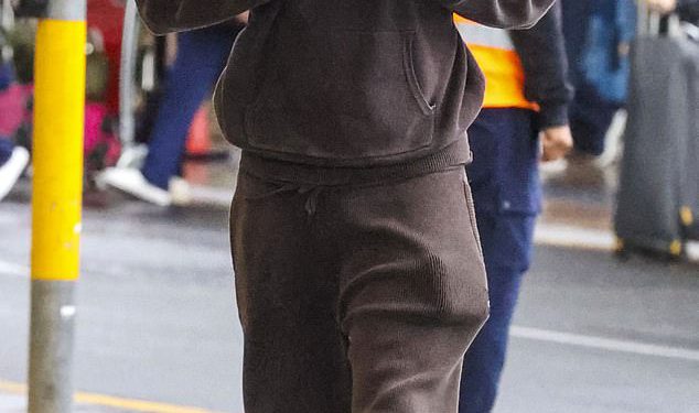 Glumac bijelog lotusa Patrick Schwarzenegger primijetio je kako dolazi u Sydney sa zvijezdama – nakon što je razbio svoju tišinu na toj sceni incesta