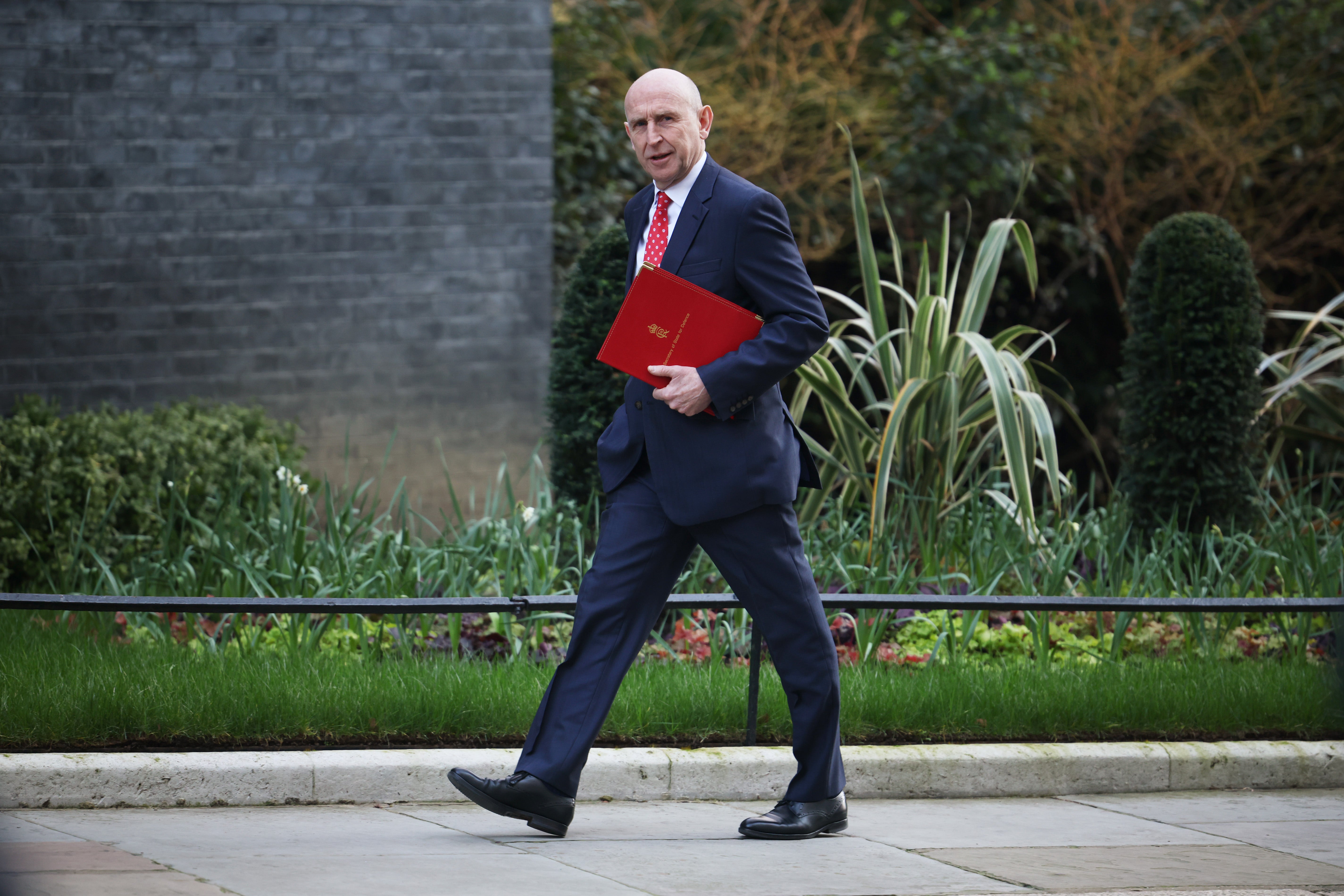 Ministar obrane John Healey stiže na tjedni sastanak kabineta u ulici 10 Downing