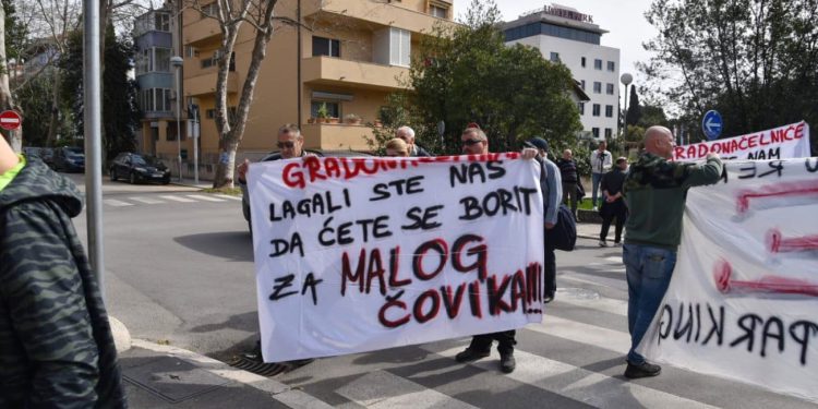 Građani Bačvica nezadovoljni uvođenjem naplate parkinga. Zaninović: “Gradonačelnik Puljak je prevario građane”
