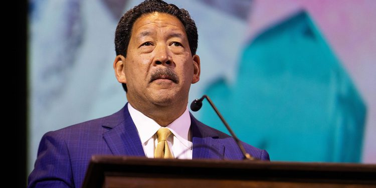 Gradonačelnik Seattlea Bruce Harrell predlaže zakonodavstvo koje podržava transrodnu skrb u gradu