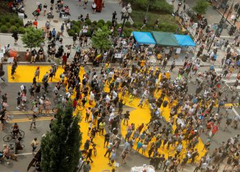 Gradonačelnik signalizira DC će preimenovati Black Lives Matter Plaza nakon savezne prijetnje financiranja