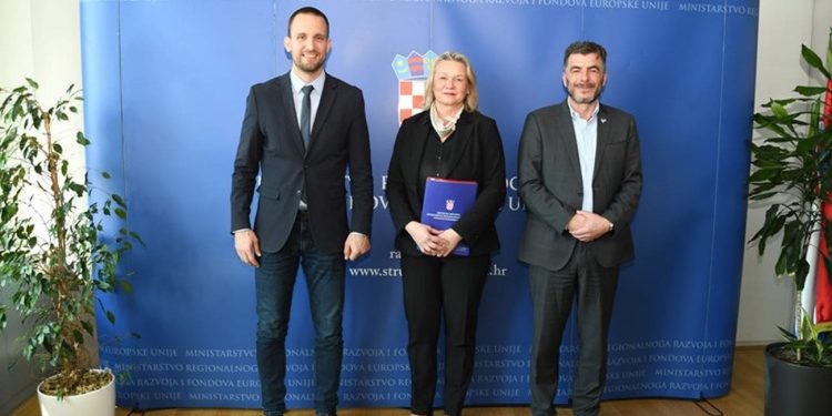 Gradu Splitu 1,29 milijuna eura za rekonstrukciju vatrogasnog doma DVD Slatine i nabavu vatrogasnog vozila JVP Trogir