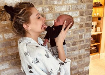 Guru za čišćenje gospođa Hinch izdaje ažuriranje zdravlja nakon što je tri tjedna nakon poroda prevezena u bolnicu s krvnim ugruškom