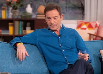 Harry Potter zvijezda Jason Isaacs priznaje da mu je ‘volio biti sam’ tijekom desetljeća ovisnosti o drogama, jer slavi 25 godina trijezno