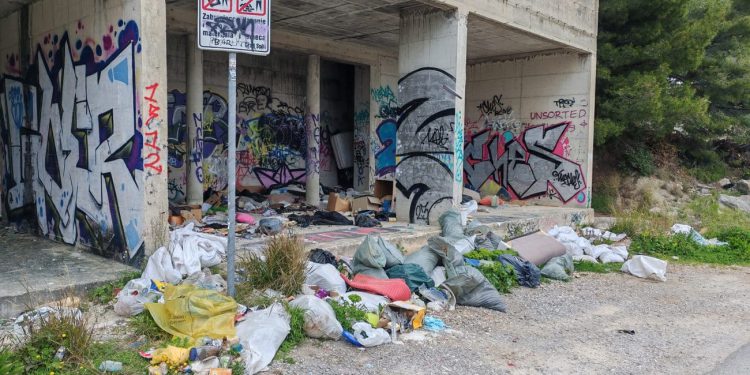 IMAJU LI IMALO SRAMA?! Ovako izgleda ilegalno odlagalište s pogledom na more samo devet dana nakon što je očišćeno: “Pozivam Grad da hitno…”