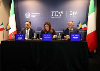 ITALIJA SE PREDSTAVILA MOSTARU Posjetitelji će posebno uživati u eksponatima Ferrarija, Vespe i Moto Guzzija