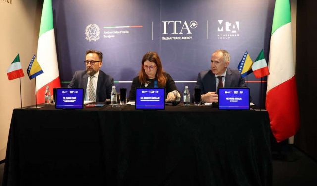 ITALIJA SE PREDSTAVILA MOSTARU Posjetitelji će posebno uživati u eksponatima Ferrarija, Vespe i Moto Guzzija