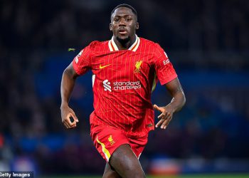 Ibrahima Konate negira tvrdnje da je trebao biti poslani zbog gušenja Bradleyja Barcole tijekom Liverpoolove pobjede za razbijanje i grabež nad PSG-om