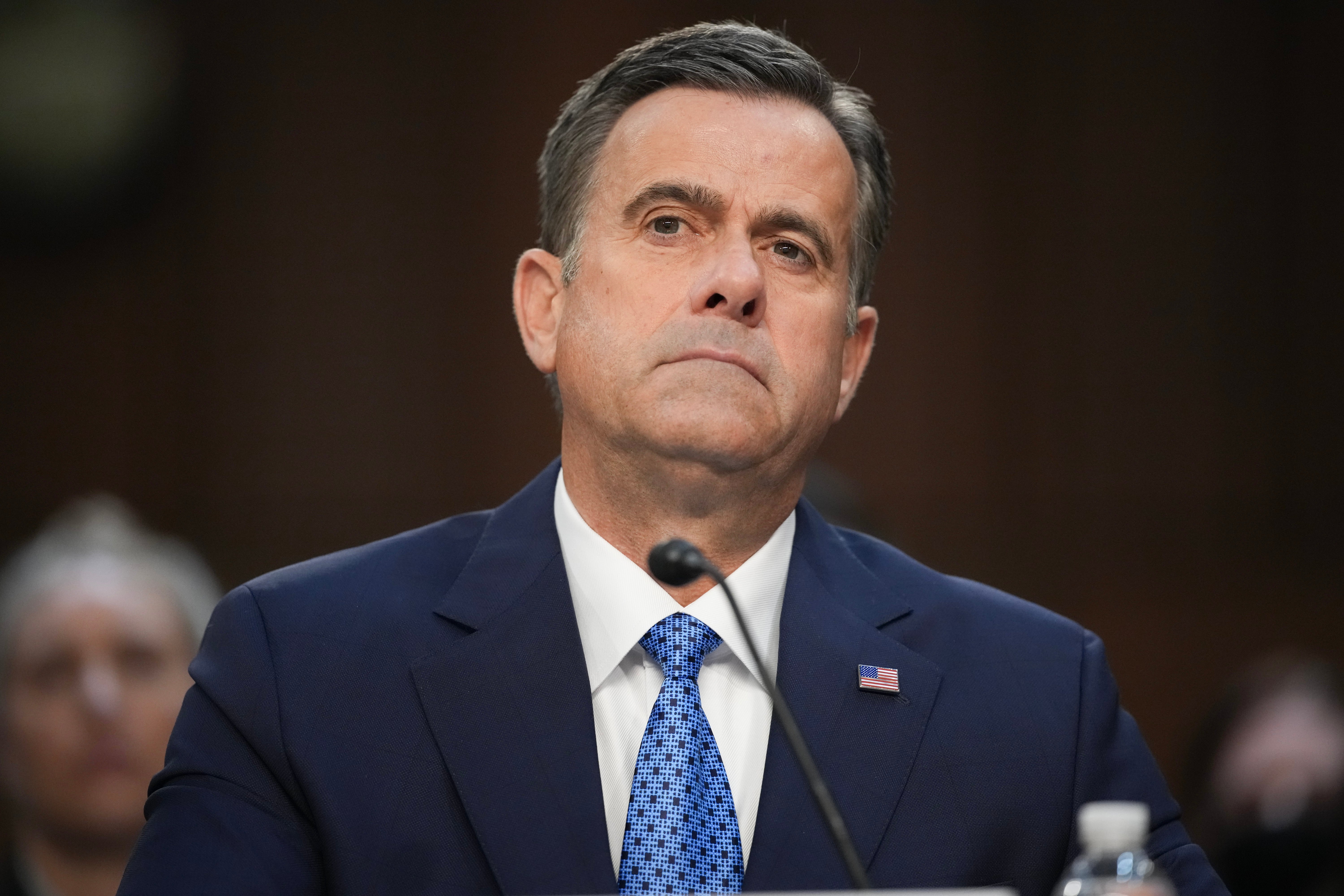 Direktor CIA -e John Ratcliffe raznio se kod kongresmena Jimmyja Gomeza tijekom saslušanja u kongresu 26. ožujka 2025. nakon što je zastupnik pitao je li ministar obrane Pete Hegseth pio prije nego što su planovi za vojnu operaciju u Jemenu procurili na signal na signalu
