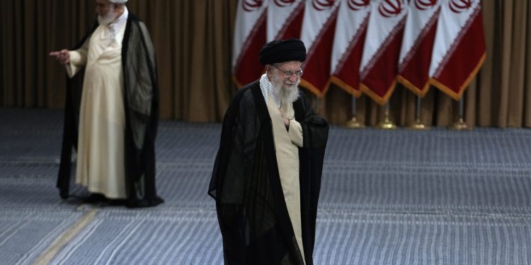 Iranski ajatolah odbija ‘nasilničke’ Trumpove pregovaračke zahtjeve