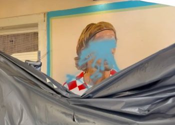 Išaran Modrićev mural usred dalmatinskog grada