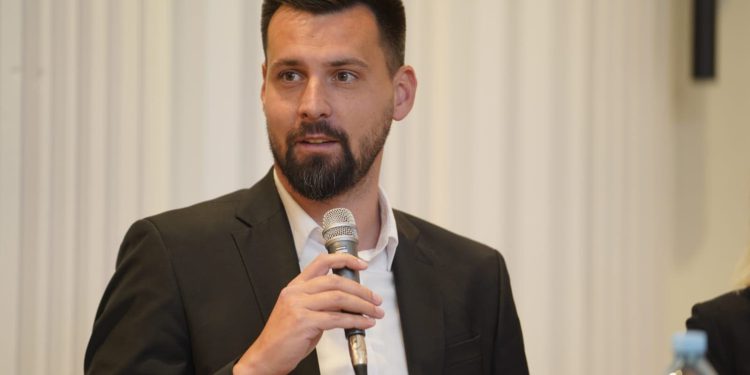 Ivošević se narugao Ostojiću: “Odabrali su opciju koja najviše veseli Blaženka Bobana”