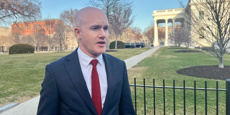 Izvršni direktor Coinbasea Armstrong kaže da će u nama zaposliti 1.000 dok se kripto plima okreće