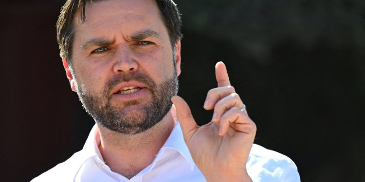 Jd Vance kaže da su se on i njegova kći, 3, suočili grupa pro-crainskih prosvjednika