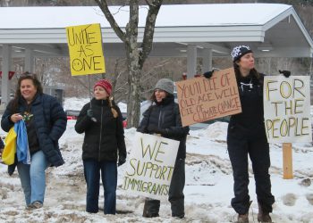 Jd Vance rekao je ‘ići skijajući u Rusiji’ dok prosvjednici upadaju u njegovo obiteljsko putovanje na padine