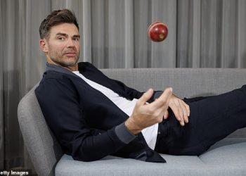 Jimmy Anderson: Koristio sam hipnoterapiju i Glen Campbell da me smiri – a moji nastupi su prošli kroz krov