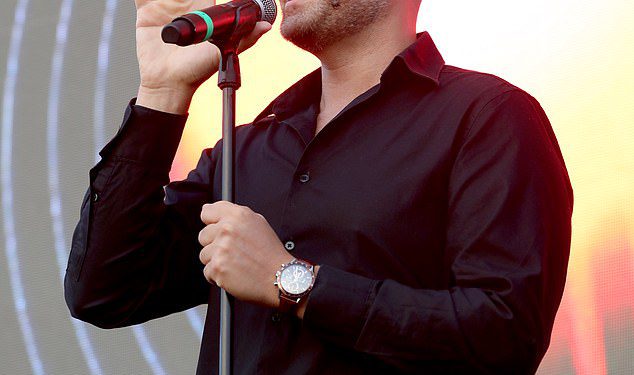 Još jedna zvijezda na razini Bobak Kianoush otkriva se da se grupa iz 90 -ih ponovno ujedinila, a da mu ne kaže dok je optužila benda da ‘oskrnati’ grupu s ‘neoprostivim’ potezom