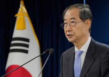 Južnokorejski premijer Han Duck-soo ponovno se vratio kao vršiteljica dužnosti predsjednika nakon što je ukidanje prevrnuo