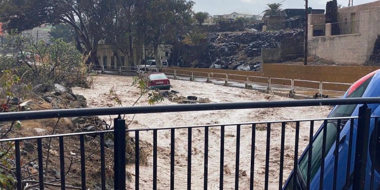 Kanarski otoci: Zračna luka prisiljena zatvoriti veće poplave nakon bujice kiše