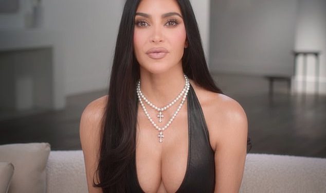 Kim Kardashian je zapuštena zbog dopuštanja North West -a, 11, da se pojavi u ‘neprimjerenom’ glazbenom spotu