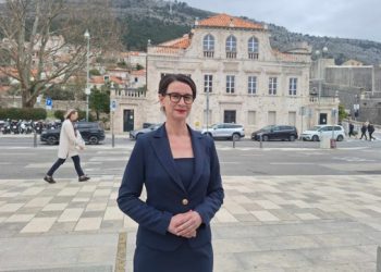 Knežević predstavila kratkoročno rješenje za ovu sezonu: Zaokretanje prometa oko Grada smanjilo bi gužve i poboljšalo kvalitetu života