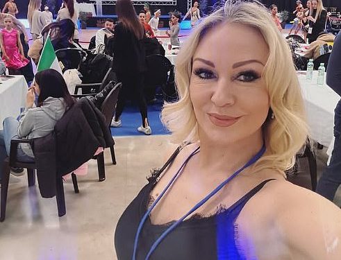 Kristina Rihanoff baca se na posao dok sudjeluje na plesnom natjecanju s kćeri Milom usred Splita od Ben Cohena dok se par suočava s velikim financijskim nevoljama