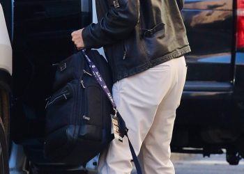 Kriza srednjeg života, George Clooney? Hollywood Silver Fox debitira zaprepašćujući novi izgled na sastanku ručka sa suprugom Amal