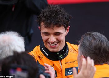 Lando Norris pobjeđuje u Australijskoj Grand Prixu dok kišna bomba pukne na uvodnoj utrci F1 u sezoni, a šest vozača se srušilo