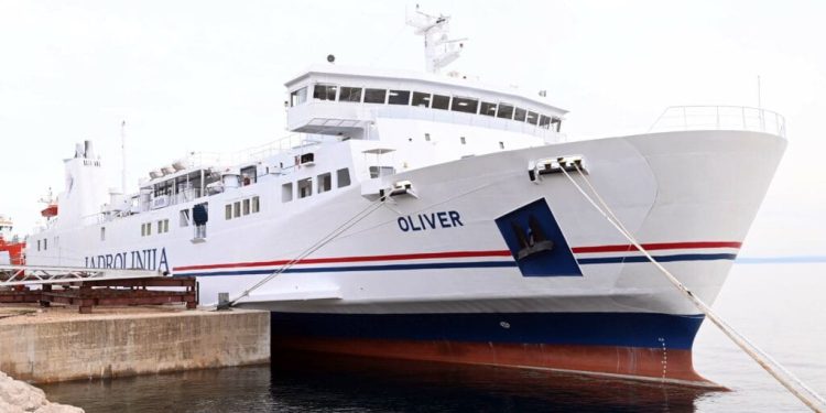 Lastovci se žale na “nepodnošljivu buku”, nakon što im je trajekt Oliver prvi put uplovio u luku Ubli