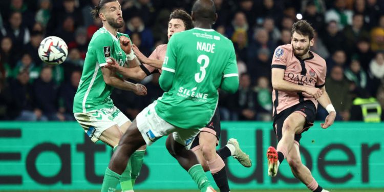 Ligue 1, il psg ne fa 6 al saint etienne: Titolo ima paso