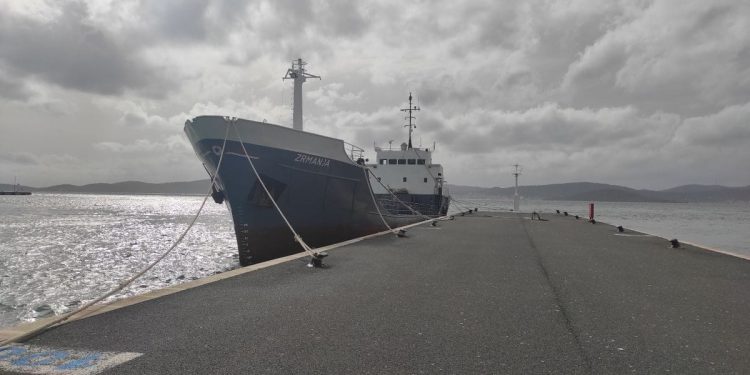 Liječnik u ambulanti pere ruke u kanti vode!