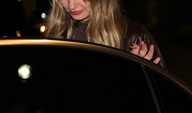 Lily James odlazi na večeru s hitnim datumom misterija tijekom Pariškog tjedna mode