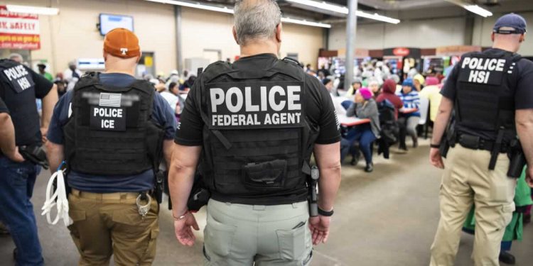 Ljudi legalno u SAD -u koje je ICE pritvorio ili odbio ulazak