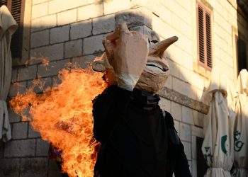 MAŠKARE PREPLAVILE IMOTSKI Pogledajte maštovite maske, ali i tko je – platio za sve probleme