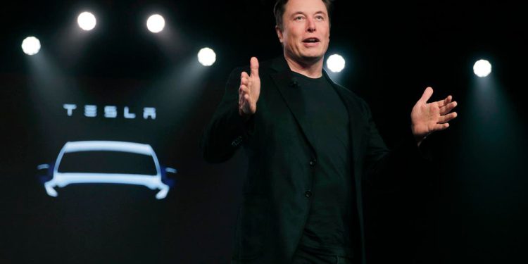 Major Tesla Investor kaže da Elon Musk mora odabrati: Tesla ili Trump